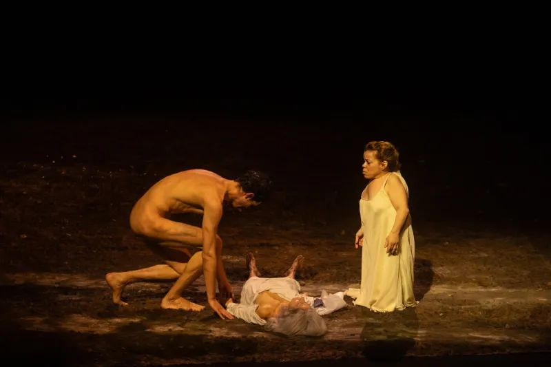 Mario Banushi, del anonimato a estrella del teatro europeo el solo cuatro años