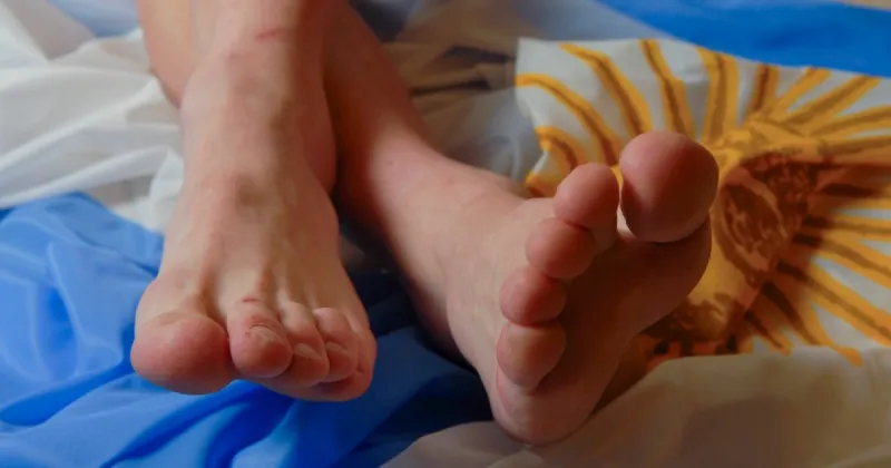 El fotógrafo de Charly García presenta una muestra con imágenes íntimas de Messi y Maradona