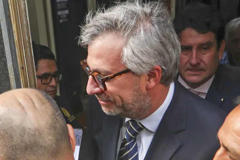 Fiscalía y Policía allanan la casa del exjefe de la ONPE, Piero Corvetto
