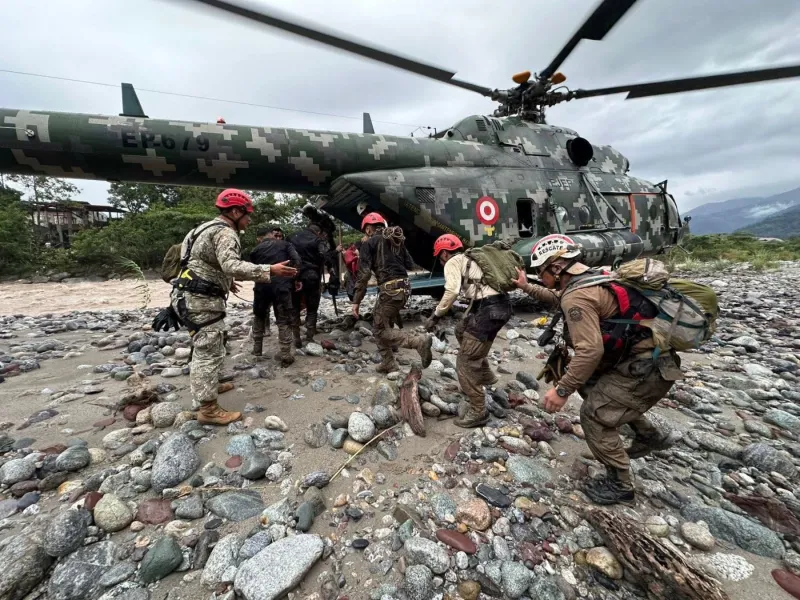 Ejército ejecuta un exitoso rescate de siete miembros de una familia en la Selva Central