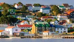 Las Malvinas/Falklands "pertenecen a Reino Unido", dice el gobierno británico tras reportes de que EE.UU. estaría revisando su posición sobre las disputadas islas