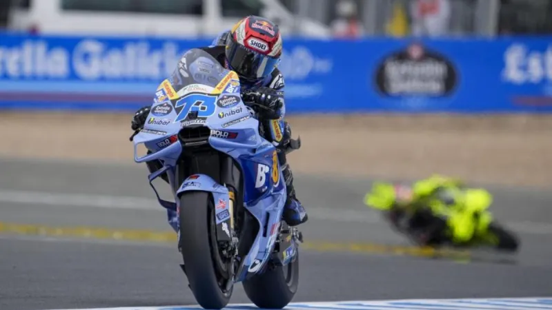 Álex Márquez marca la diferencia y Acosta se mete en un lío