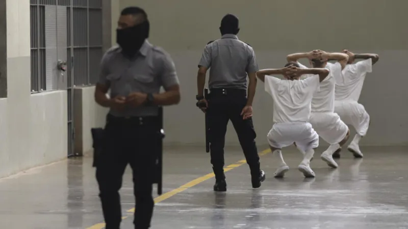 Cadena perpetua en El Salvador: menores de edad y reforma en debate