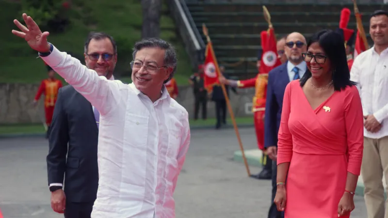 Delcy Rodríguez recibe a Petro en Caracas, cooperación y "desafíos fronterizos" en el centro de la agenda