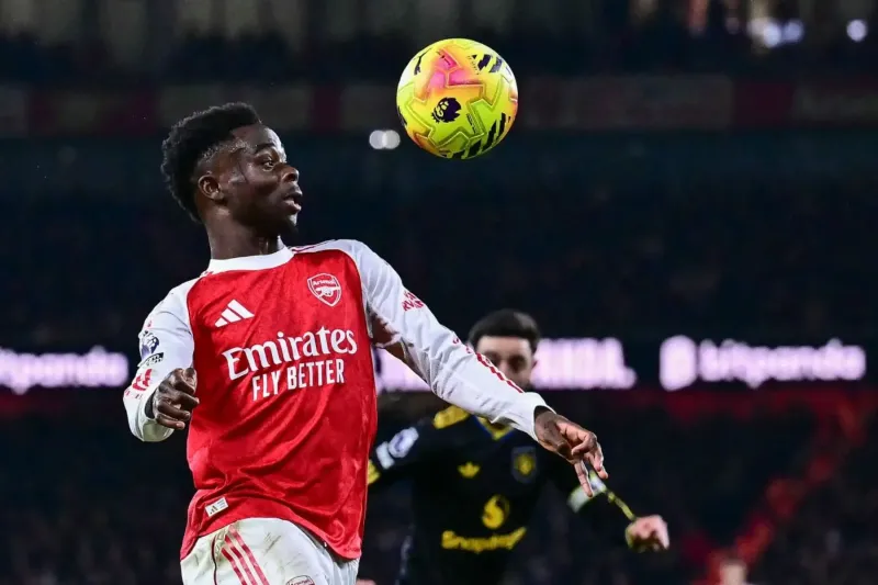 Bukayo Saka regresa a la lista del Arsenal tras un mes sin jugar debido a una lesión
