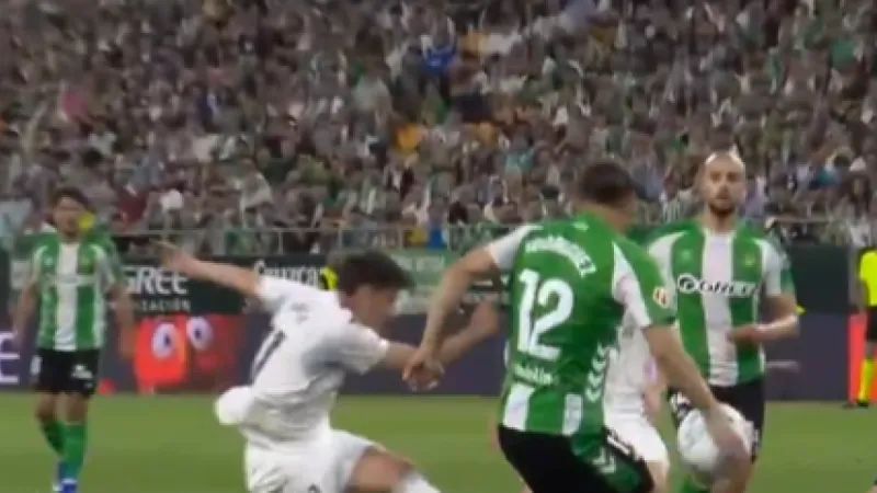 Dos posibles manos polémicas en La Cartuja