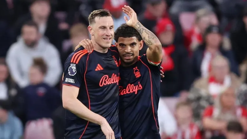 El Nottingham Forest destroza al Sunderland y entrega la pelea por el descenso a West Ham y Tottenham