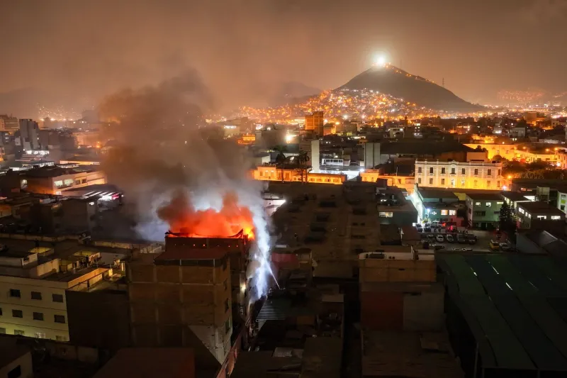 OEFA evalúa impacto ambiental de incendio en almacén clandestino del Jirón Miroquesada