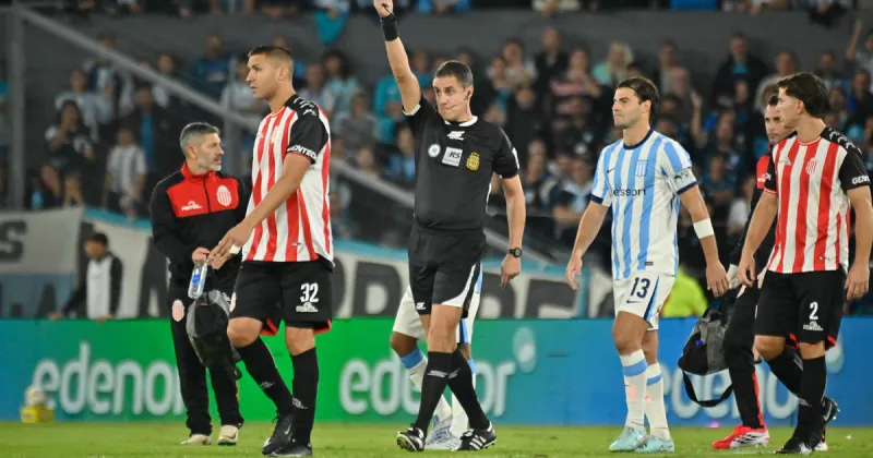Racing estalló contra el arbitraje: roja a los 5 minutos, gol y cánticos contra Claudio Chiqui Tapia