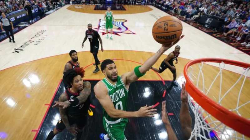 Los 'Jays' (50) incendian Philadelphia y devuelven la ventaja a Boston