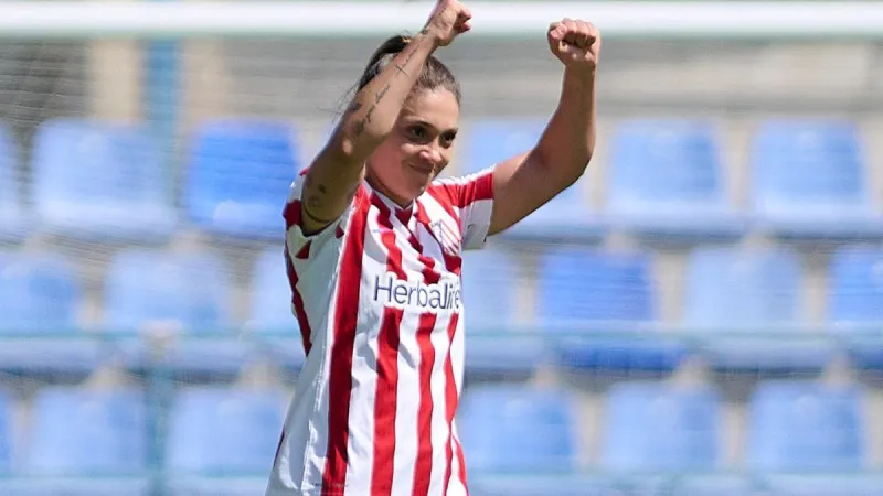 Chinchilla deshace el nudo; Bartel y Luany el lío