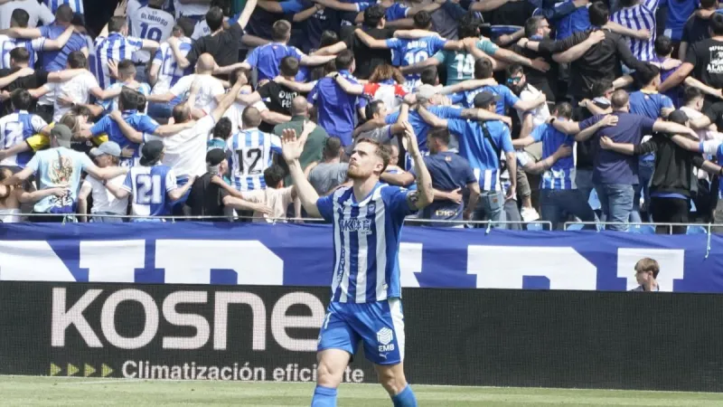 El Alavés sale del pozo... y mete al Sevilla