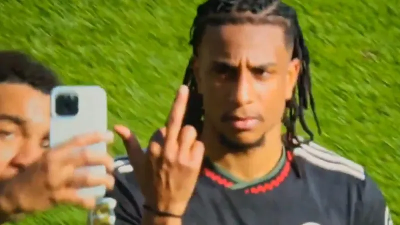 La última de Olise: Musiala le pide una foto... y el francés contesta así