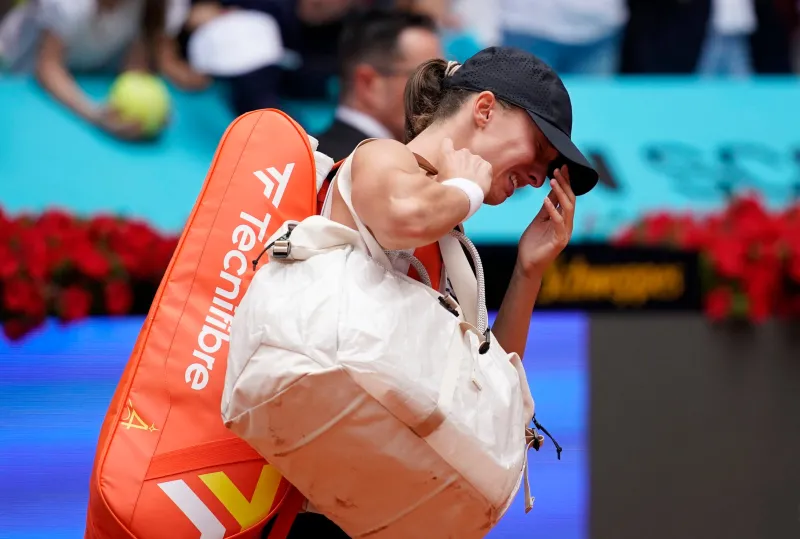 Swiatek, de decepción en decepción: abandona ante Li en Madrid y suma su cuarta derrota en los últimos seis partidos