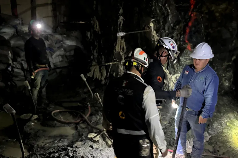 La búsqueda del último minero en Sinaloa se aferra a la esperanza a un mes del derrumbe de Santa Fe