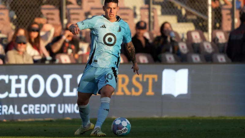 James Rodríguez sale como titular del Minnesota United por la liga