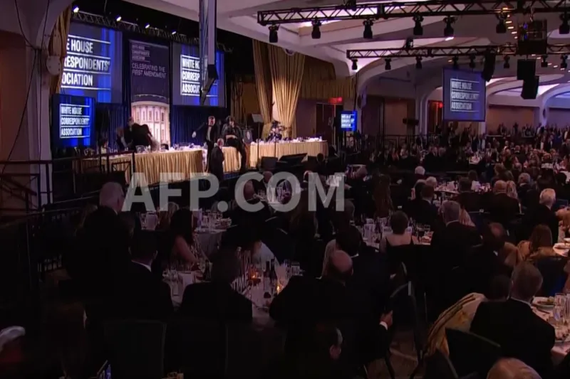 Trump afirma que tirador "estaba muy lejos" de él tras el tiroteo en cena de corresponsale