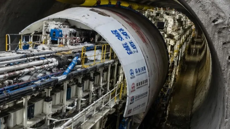 Pesa 4.000 toneladas, mide 148 metros y es el último juguete de China: tuneladora de récord mundial