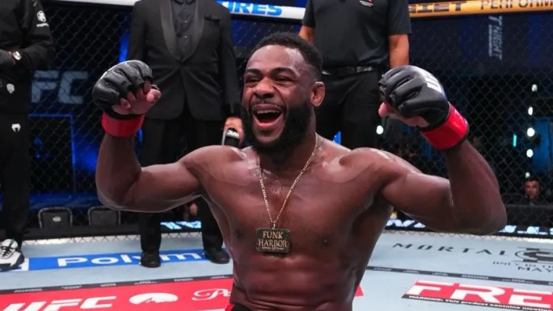 Sterling aplasta a Zalal y se acerca al doble campeonato de la UFC