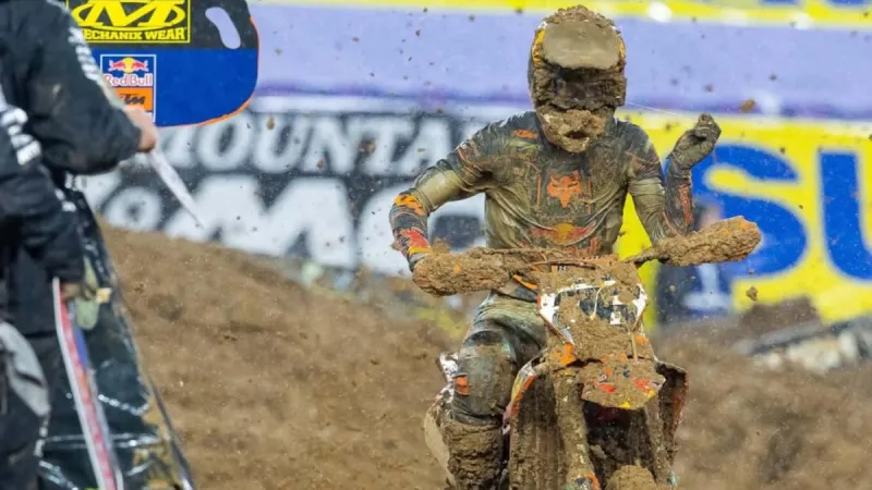 Un Prado débil se hunde en el barro en Filadelfia