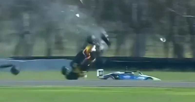 Impactante accidente en la Fórmula 3 Metropolitana: Cristian Galeano dio seis tumbos antes de terminar contra el césped