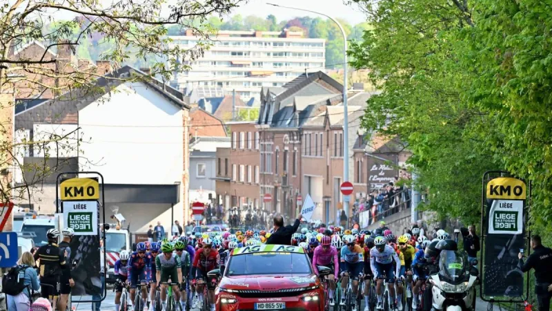 Inicio complicado para Pogacar