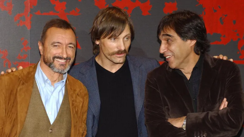 Reverte, junto a Viggo Mortensen con una camiseta azulgrana: "De pronto me encuentro esto"