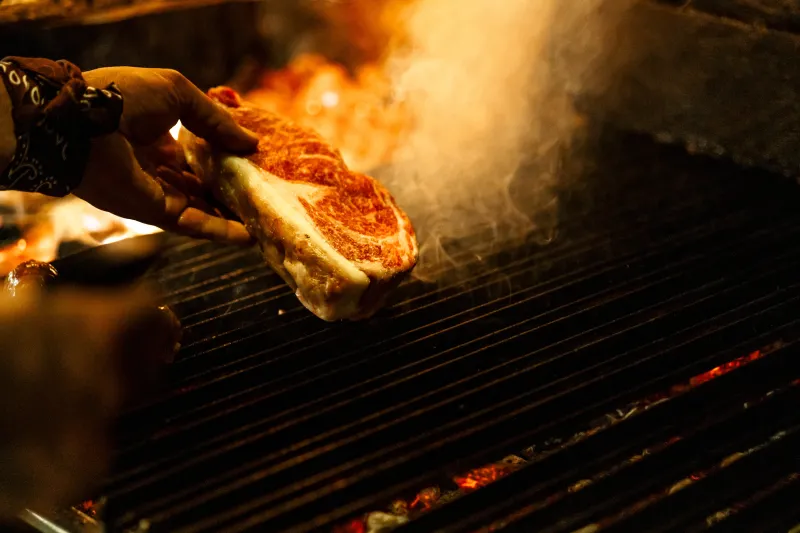 Los mandamientos del buen parrillero: el error del método vasco al hacer el chuletón