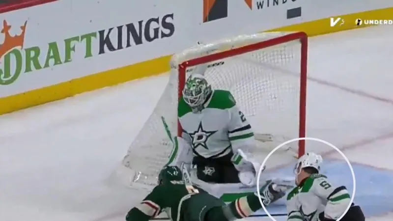 Se rozó la tragedia: un defensa de los Stars recibe un golpe en la cara con un patín