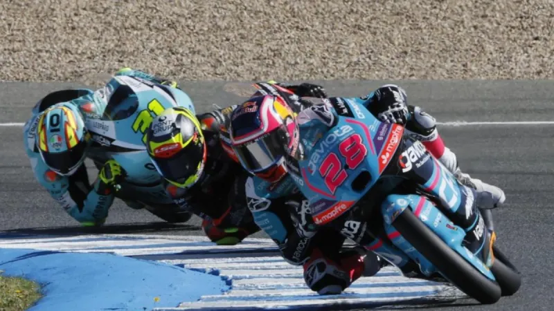 Quiles se fuga a tiempo para ganar en Moto3 en Jerez