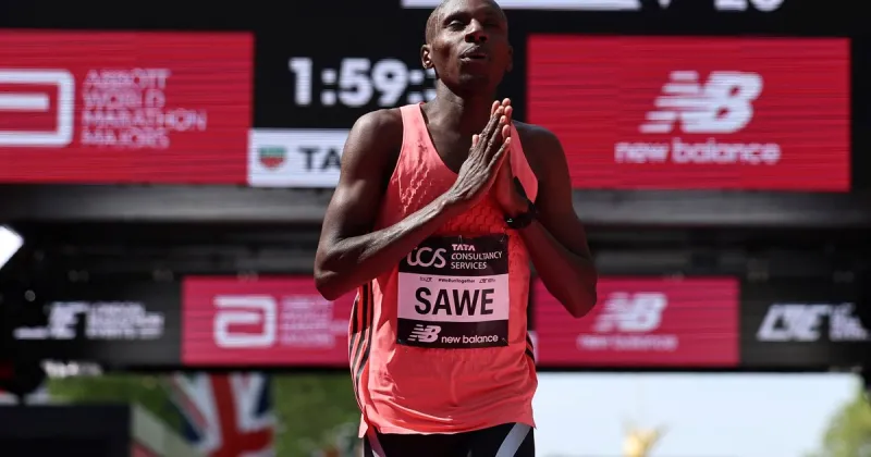 Maratón de Londres con dos récords mundiales y una barrera histórica superada: el keniata Sebastian Sawe corrió por debajo de las dos horas