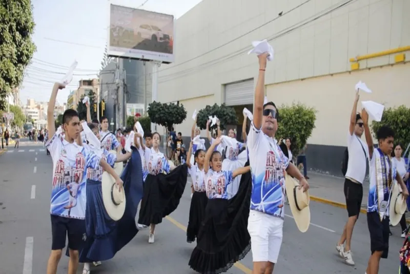 Chiclayo celebró su identidad al ritmo de la marinera en Festival “Mil Pañuelos al Aire"