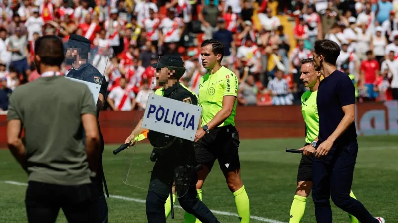Truenos en Vallecas: el acta desvela el insulto de Isi, la policía identifica a Cobeño, lío en el palco, Fran Soto...