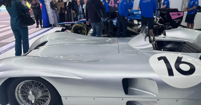 Franco Colapinto Road Show: recorrida exclusiva por el box de Alpine antes de que el auto de Fórmula 1 vibre en las calles de Buenos Aries