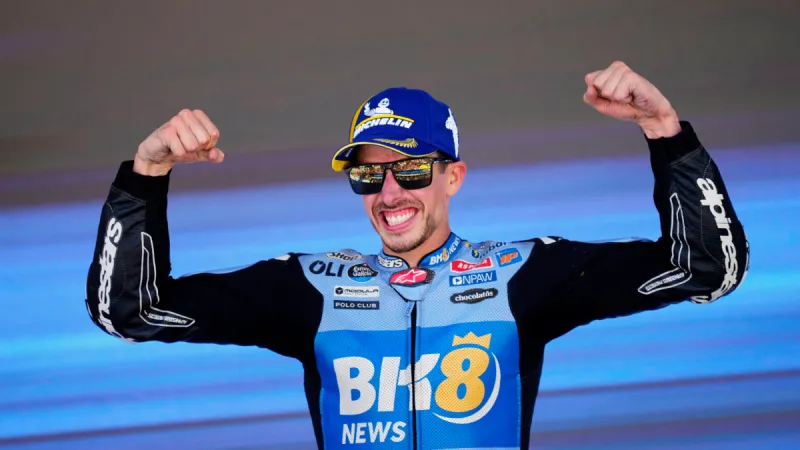 Álex Márquez reina en la locura de Jerez