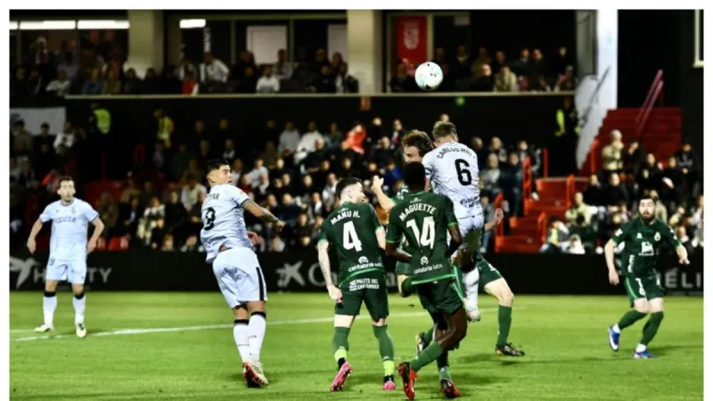 El VAR anula al líder