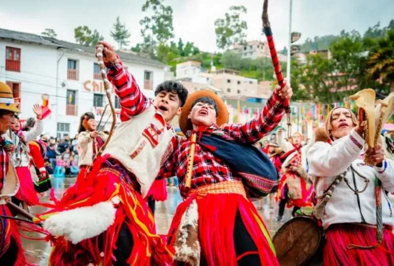 ¿En qué región hoy lunes 27 es día no laborable por aniversario de su fundación política?