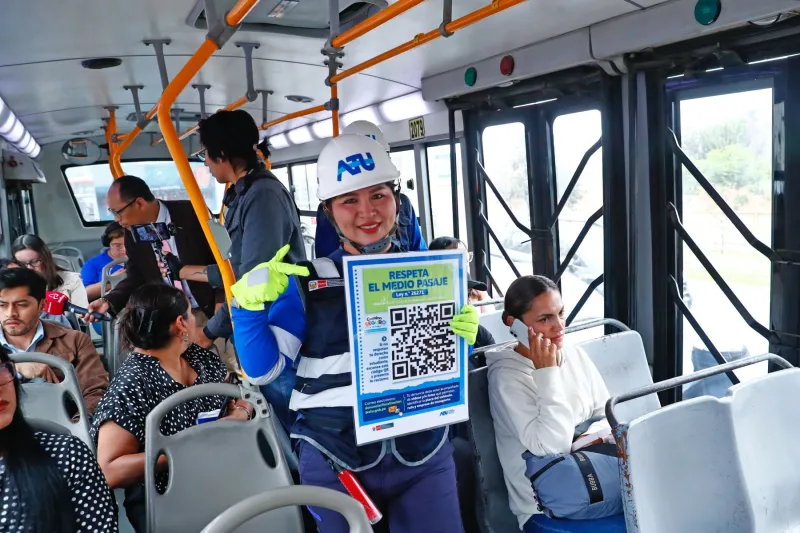 ¿No respetan tu medio pasaje? Haz clic al QR y envía la evidencia en un video