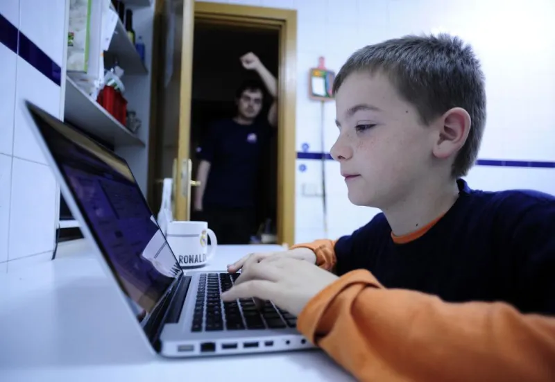 La Policía de Hong Kong detiene a más de 300 personas implicadas en delitos de pornografía infantil y explotación sexual