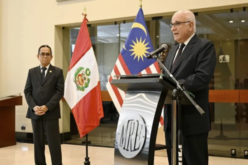 Inauguran exposición por aniversario de las relaciones diplomáticas entre Perú y Malasia