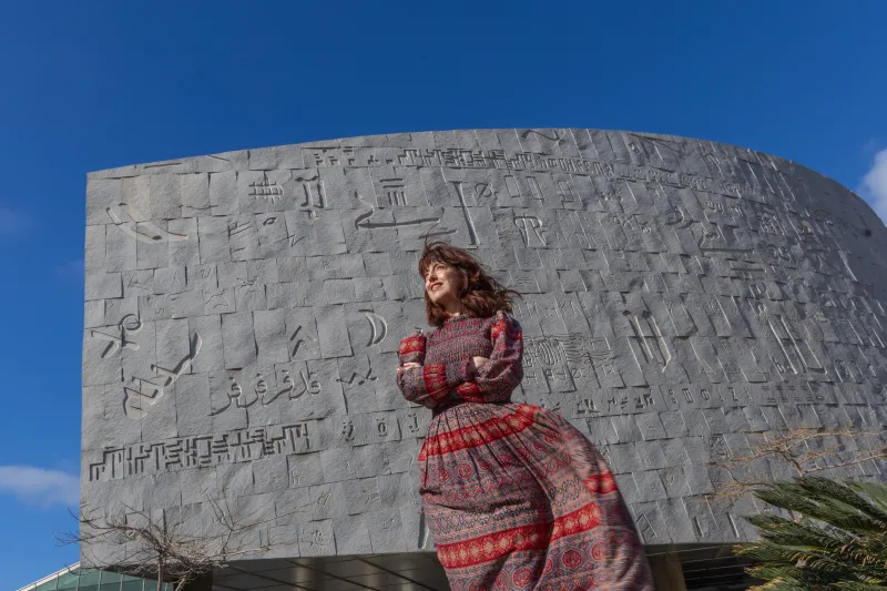 Un viaje de seis años y 40 idiomas: el fenómeno Irene Vallejo encuentra su colofón global en el mundo árabe