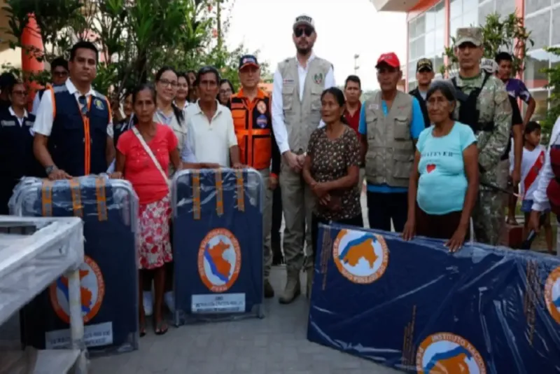 Ministro de Defensa supervisó atención a 374 damnificados por deslizamiento en San Martín