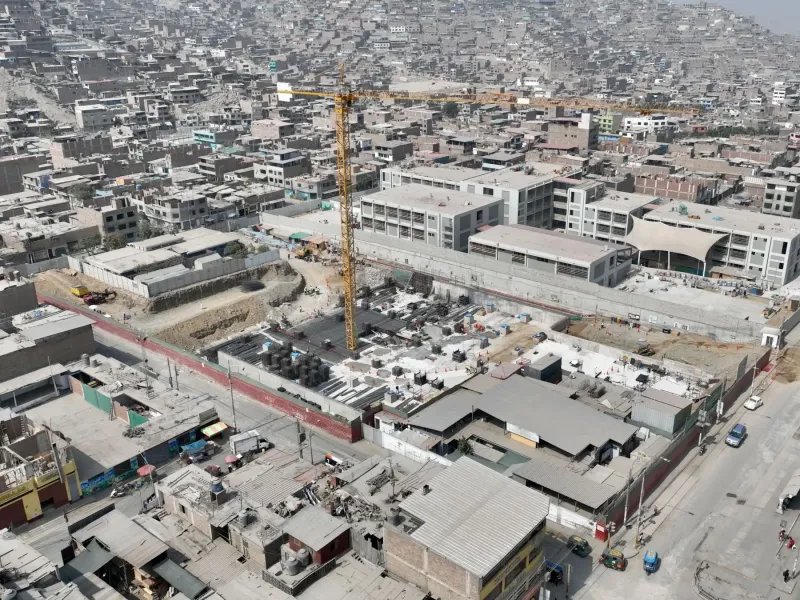 Supervisan avance de moderno hospital que se construye en San Juan de Lurigancho