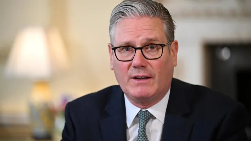 El Parlamento británico decide si investiga a Starmer por nombrar a Mandelson pese a sus vínculos con Epstein