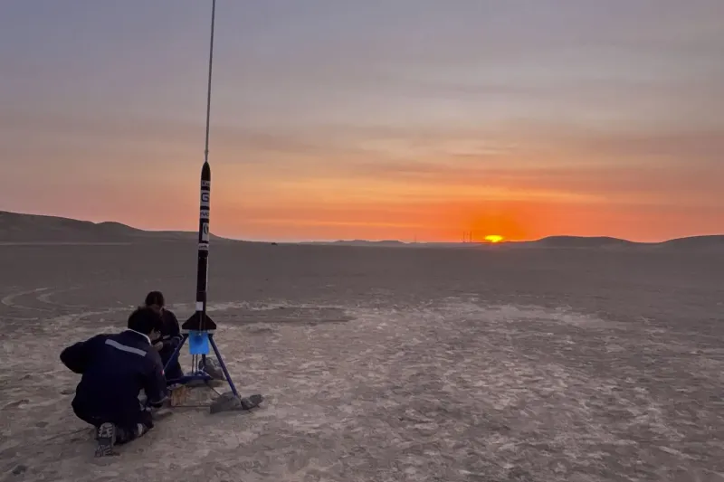 Estudiantes peruanos desarrollan un cohete y participarán en competencia en Brasil