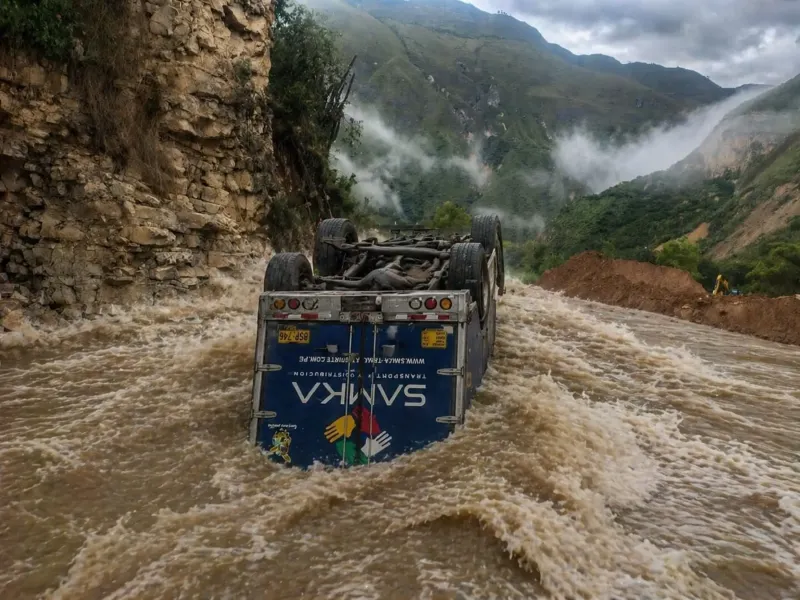 Amazonas: chofer salva de morir tras despiste de camión en la vía Leimebamba - Chachapoyas