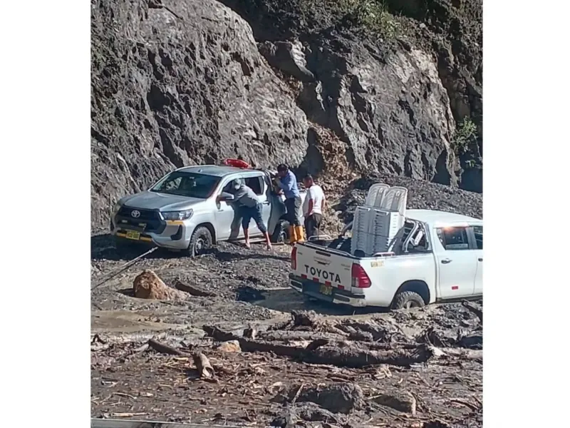 Cusco: vehículos quedan atrapados tras deslizamiento de lodo en vía alterna a Machu Picchu