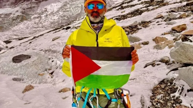 Mountaineer climbs Everest for Palestinian children