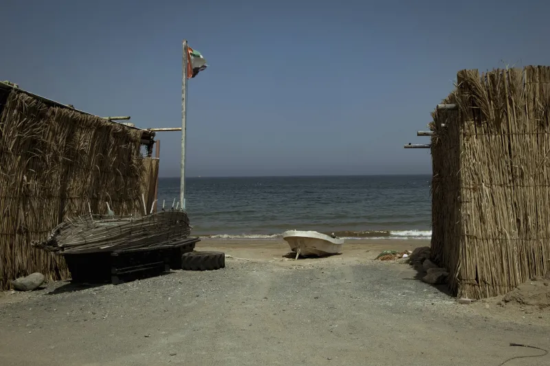 Fujaira, un oasis petrolero frente al bloqueo de EEUU: "Seguimos saliendo al mar, pero lo hacemos con miedo"