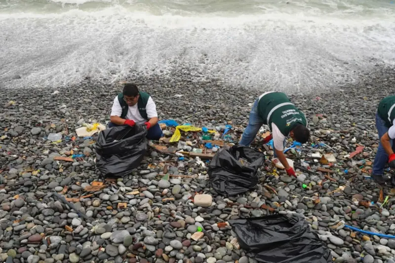 Miraflores alerta sobre oleaje anómalo que arrastra residuos atípicos a playas